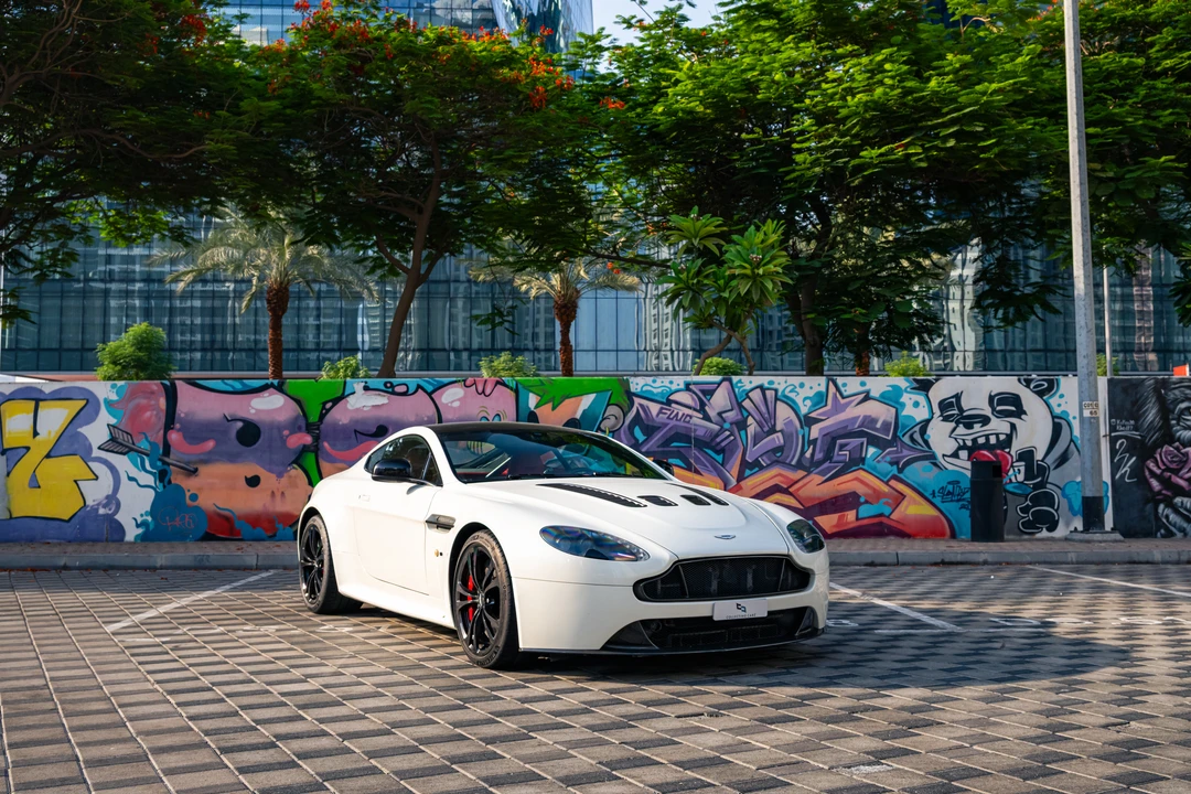 2014 Aston Martin Vantage - Image 9 of 31