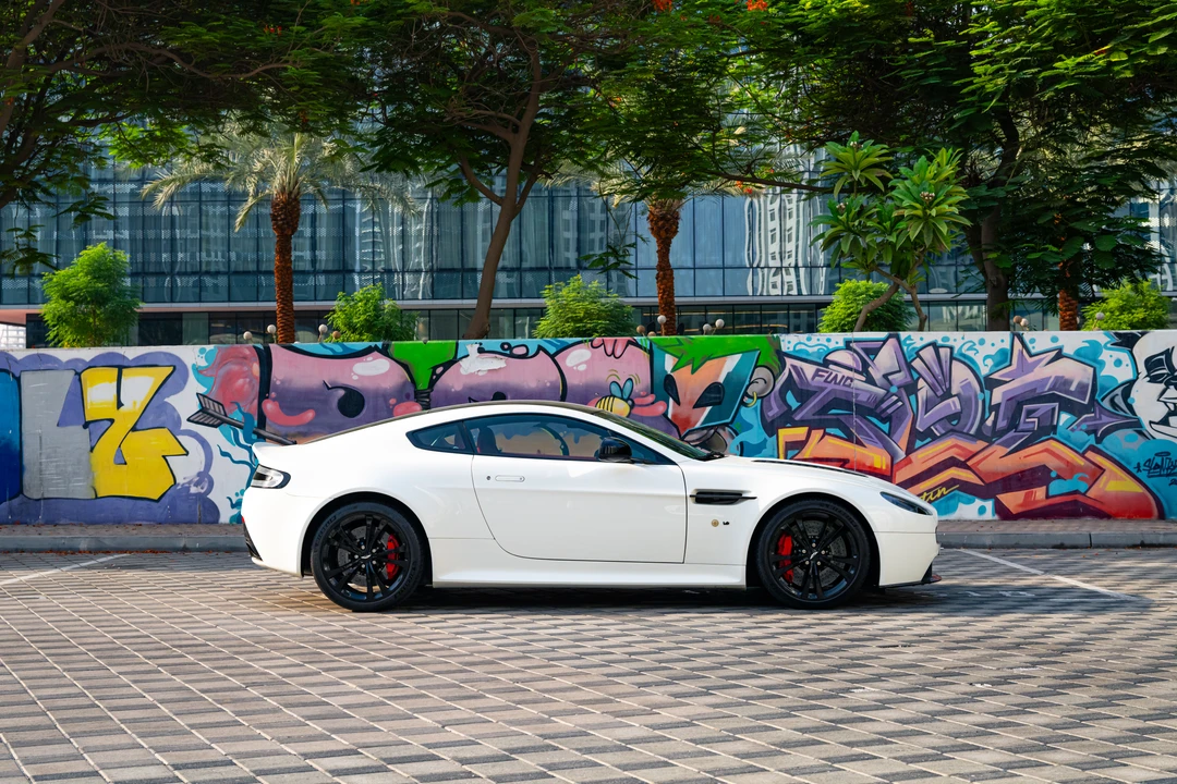 2014 Aston Martin Vantage - Image 10 of 31