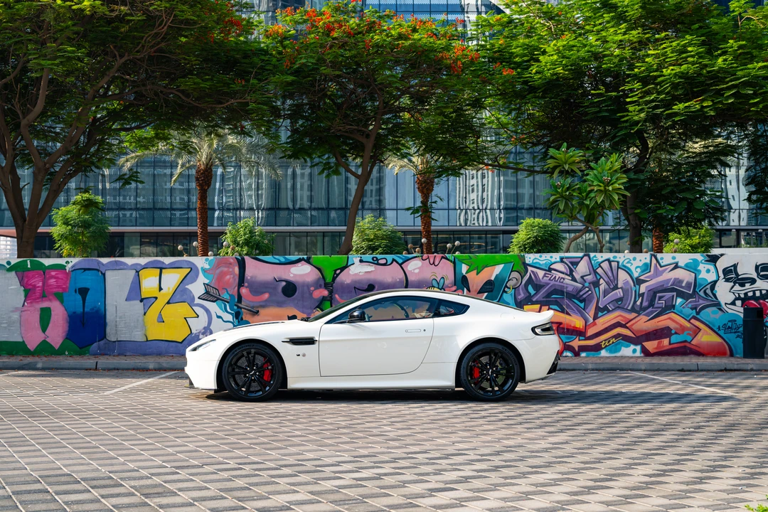 2014 Aston Martin Vantage - Image 7 of 31