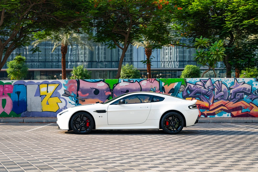 2014 Aston Martin Vantage - Image 13 of 31