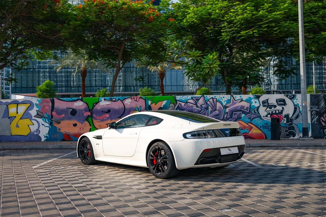 2014 Aston Martin Vantage - Image 6 of 31