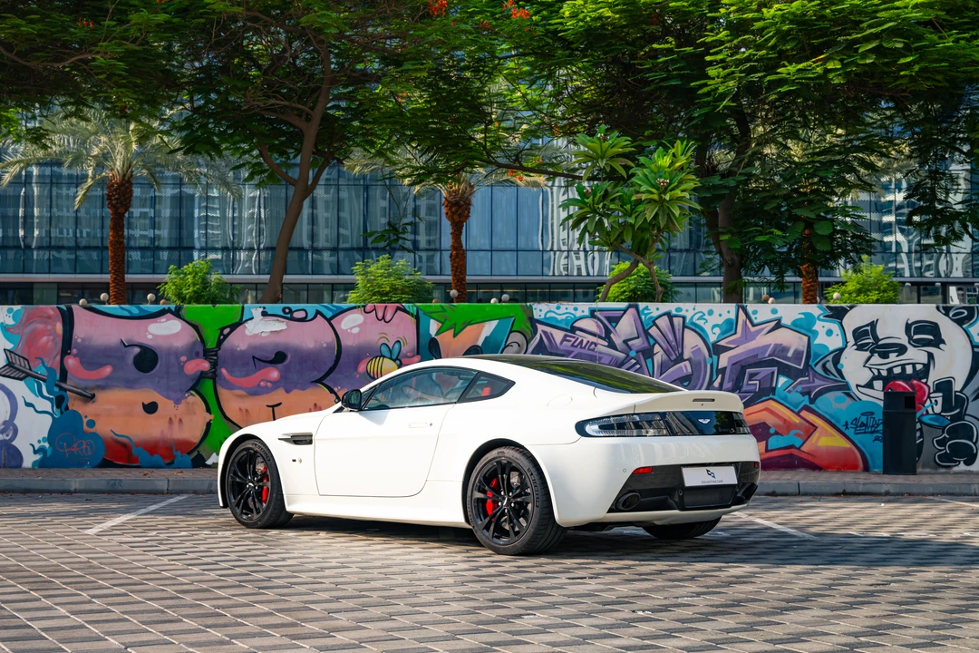 2014 Aston Martin Vantage - Image 14 of 31