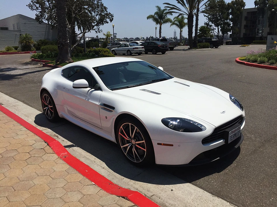 2014 Aston Martin V8 Vantage (2006-2017) - Image 3 of 10