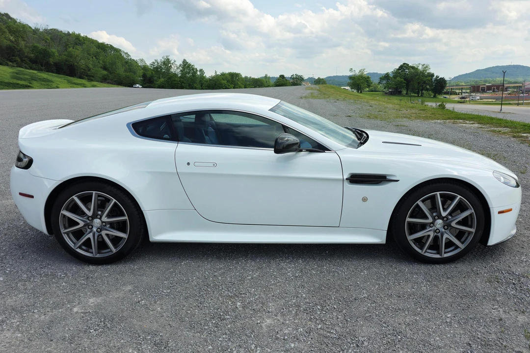 2014 Aston Martin V8 Vantage (2006-2017) - Image 3 of 31