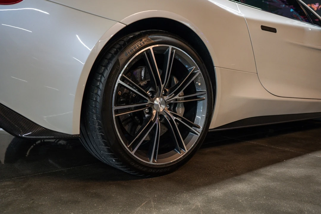 2014 Aston Martin Vanquish 2nd Gen - Image 19 of 25