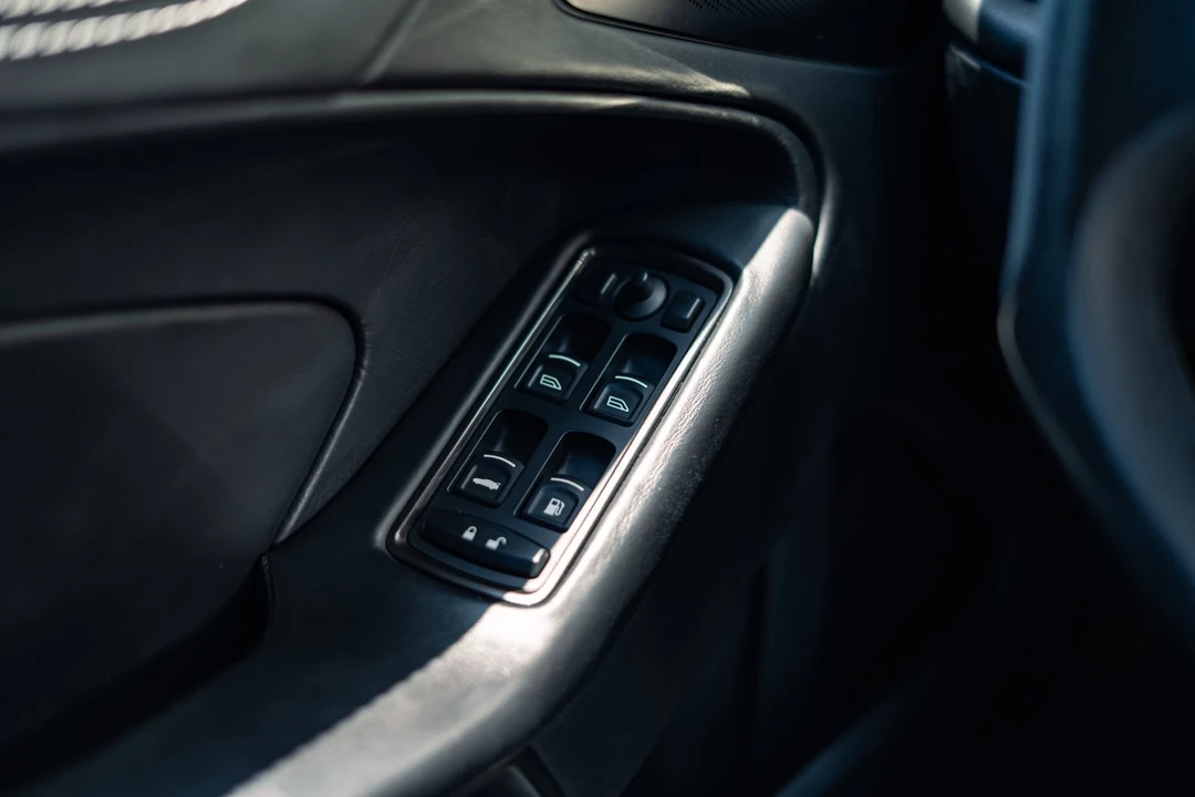 2014 Aston Martin Vanquish 2nd Gen - Image 26 of 31