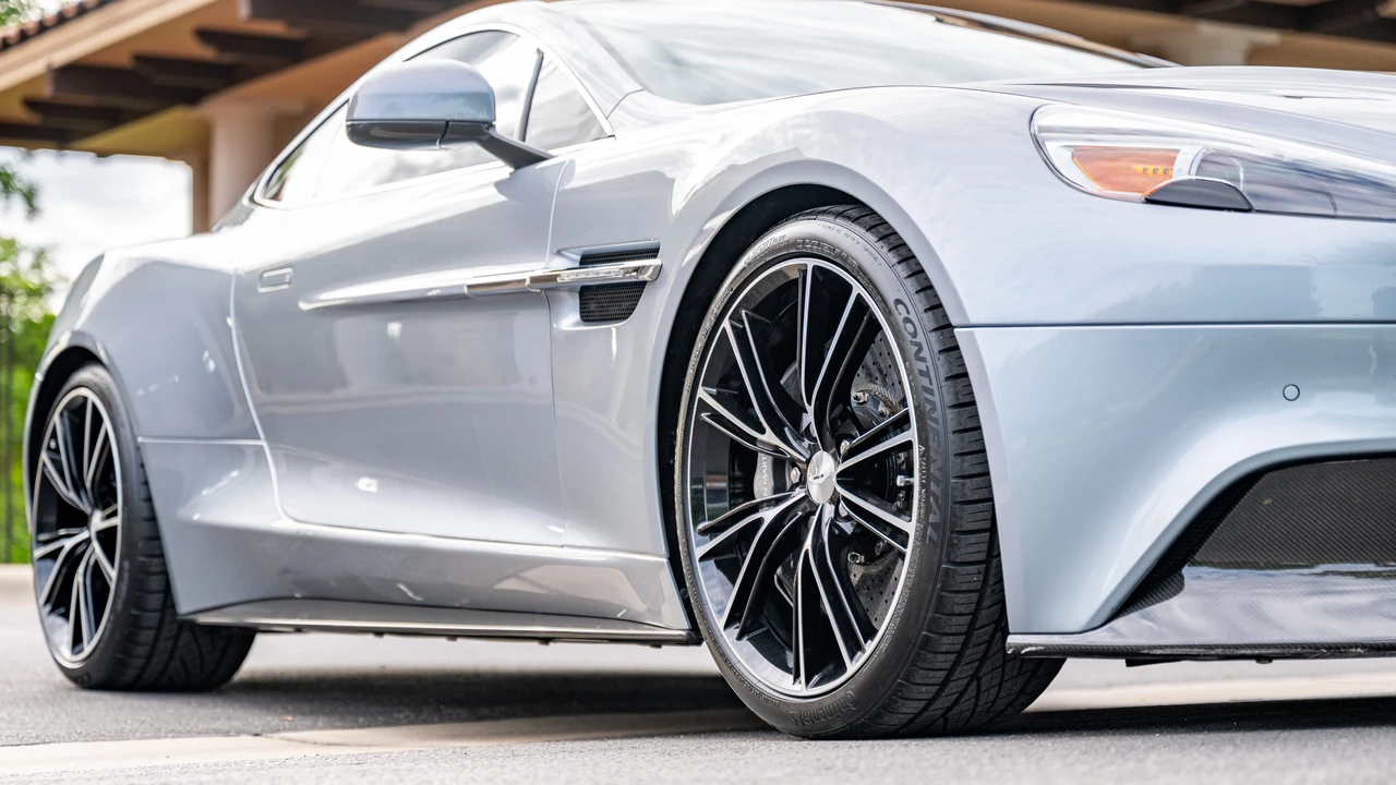 2014 Aston Martin Vanquish 2nd Gen - Image 19 of 31