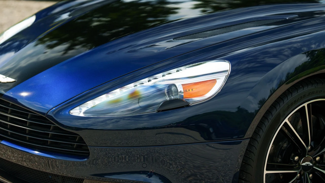 2014 Aston Martin Vanquish 2nd Gen - Image 23 of 31
