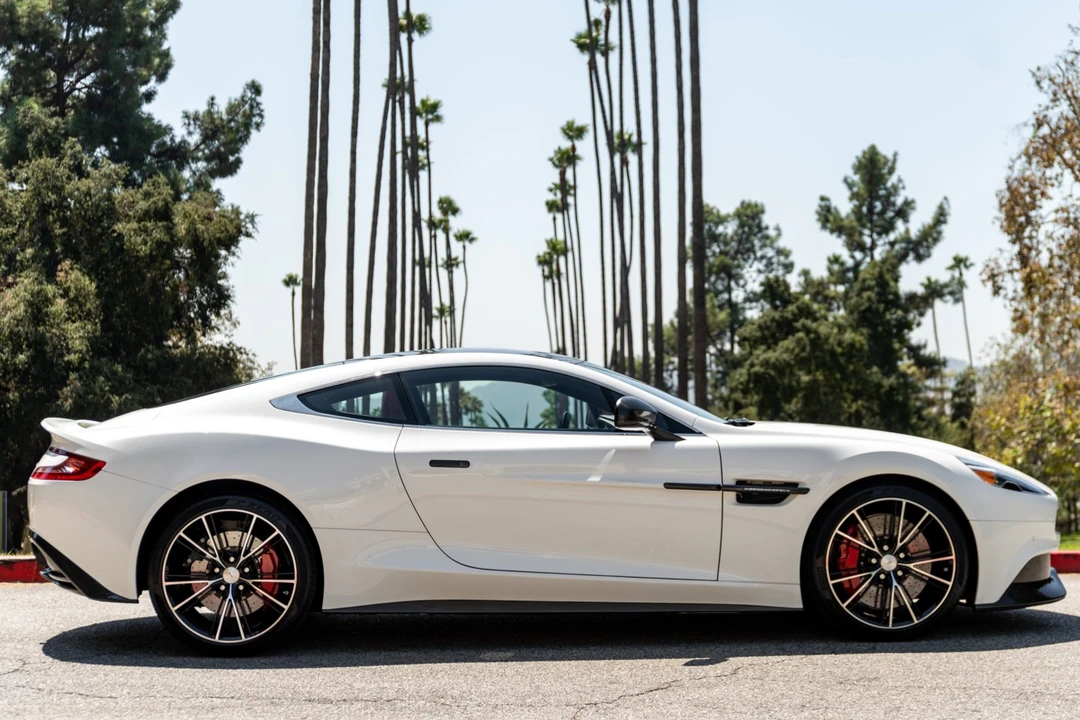 2014 Aston Martin Vanquish 2nd Gen - Image 9 of 31