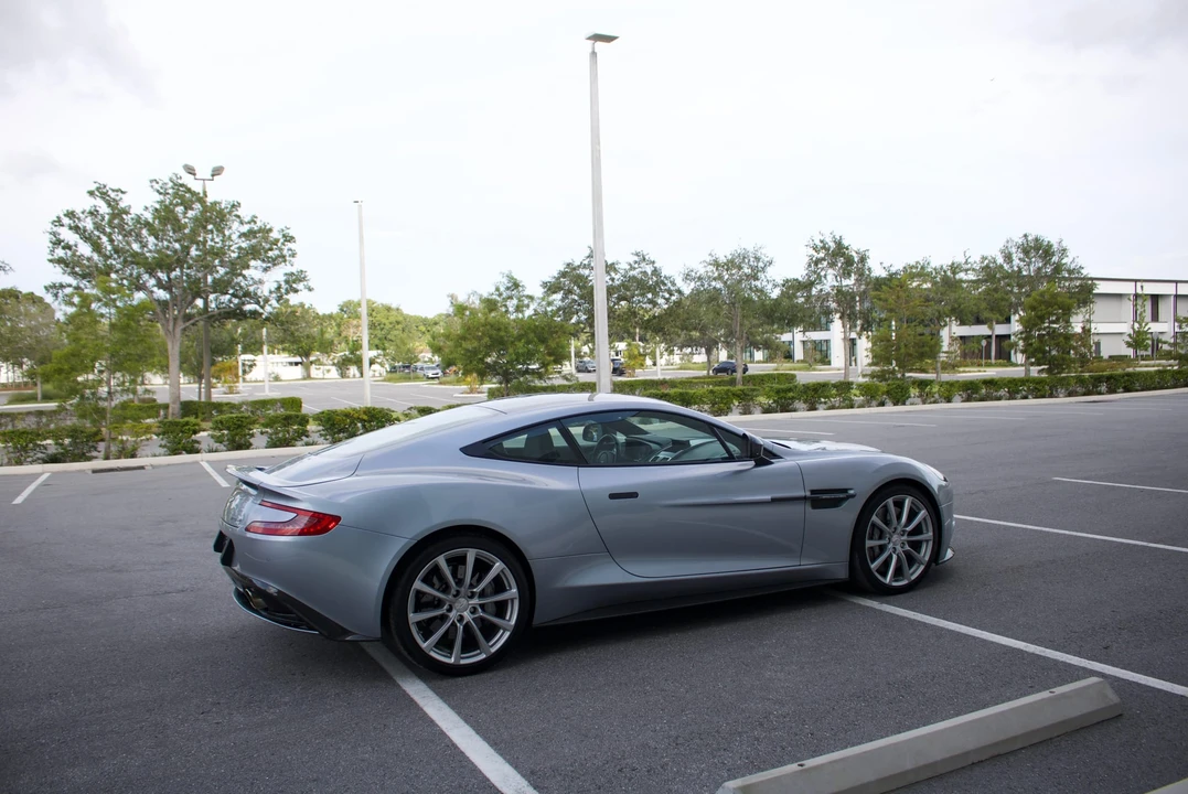 2014 Aston Martin Vanquish 2nd Gen - Image 17 of 31