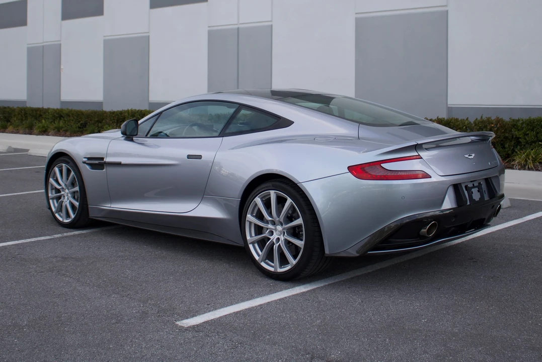 2014 Aston Martin Vanquish 2nd Gen - Image 25 of 31