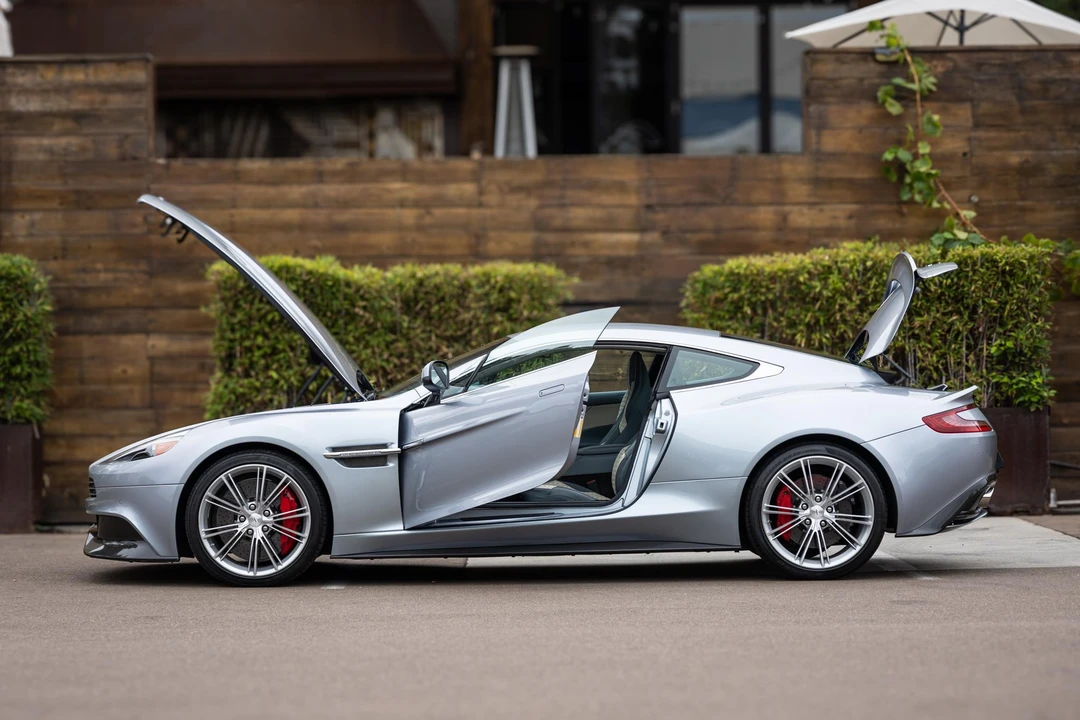 2014 Aston Martin Vanquish 2nd Gen - Image 24 of 31