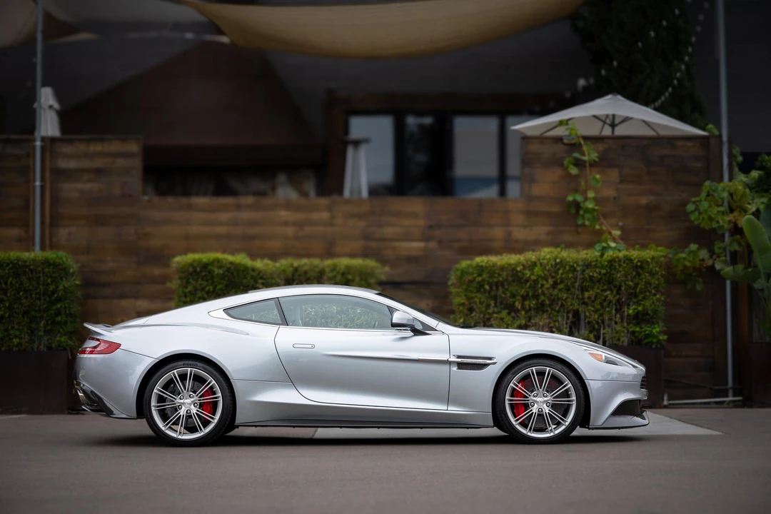 2014 Aston Martin Vanquish 2nd Gen - Image 19 of 31