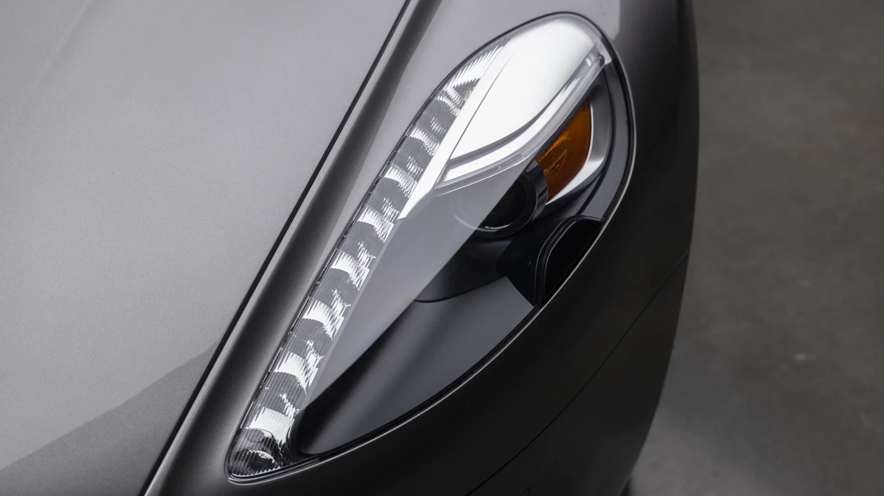 2014 Aston Martin Vanquish 2nd Gen - Image 28 of 31
