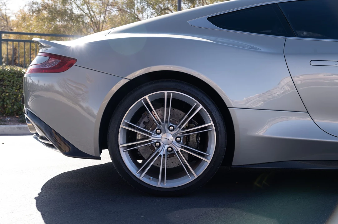 2014 Aston Martin Vanquish 2nd Gen - Image 18 of 31