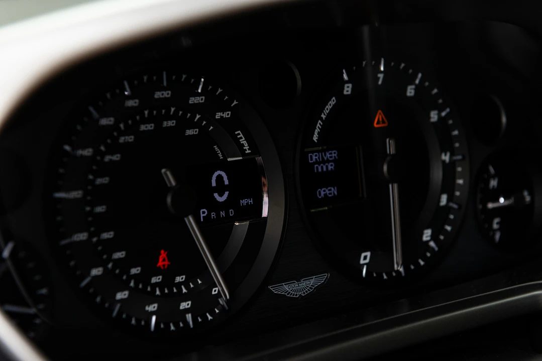 2014 Aston Martin Vanquish 2nd Gen - Image 23 of 31