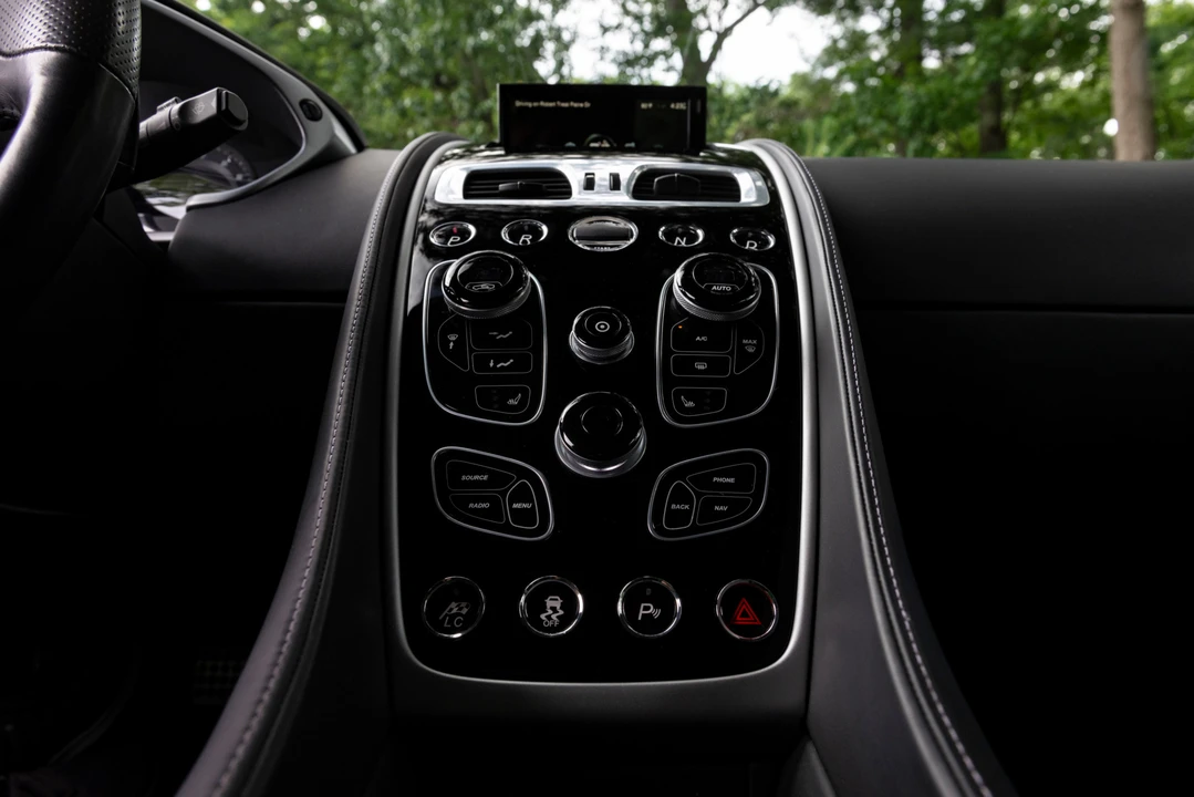 2014 Aston Martin Vanquish 2nd Gen - Image 25 of 31
