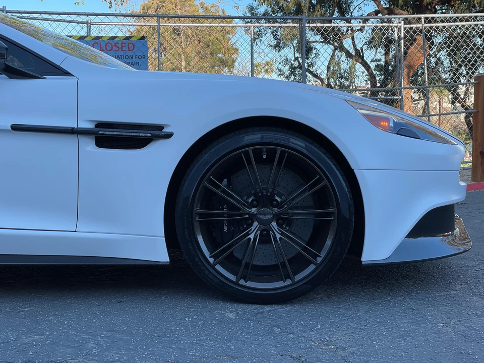 2014 Aston Martin Vanquish 2nd Gen - Image 24 of 31