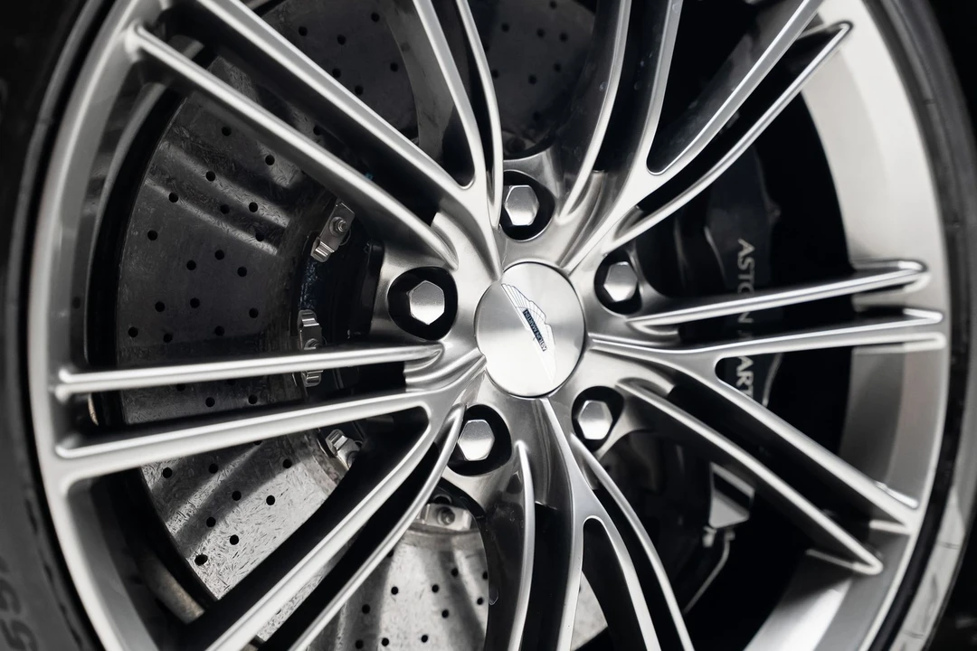 2014 Aston Martin Vanquish 2nd Gen - Image 25 of 31