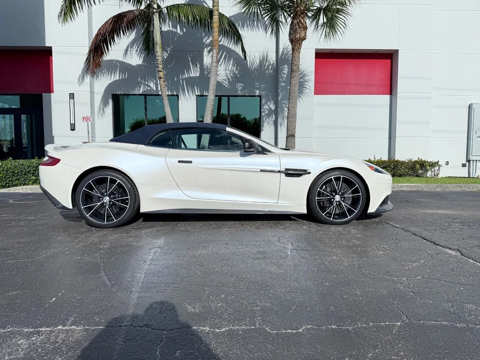 2014 Aston Martin Vanquish 2nd Gen - Image 18 of 31