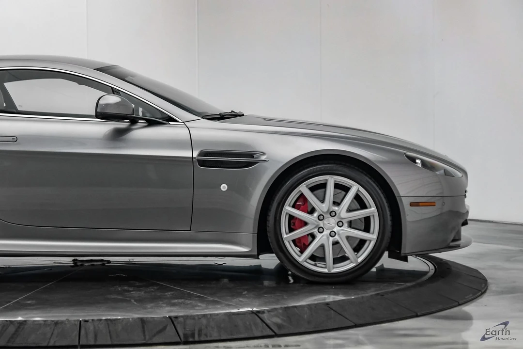 2014 Aston Martin Vantage - Image 27 of 31