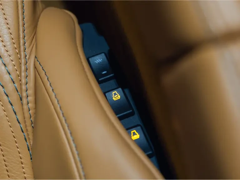 2014 Aston Martin Vantage - Image 11 of 29