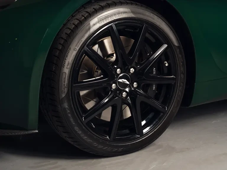 2014 Aston Martin Vantage - Image 24 of 29