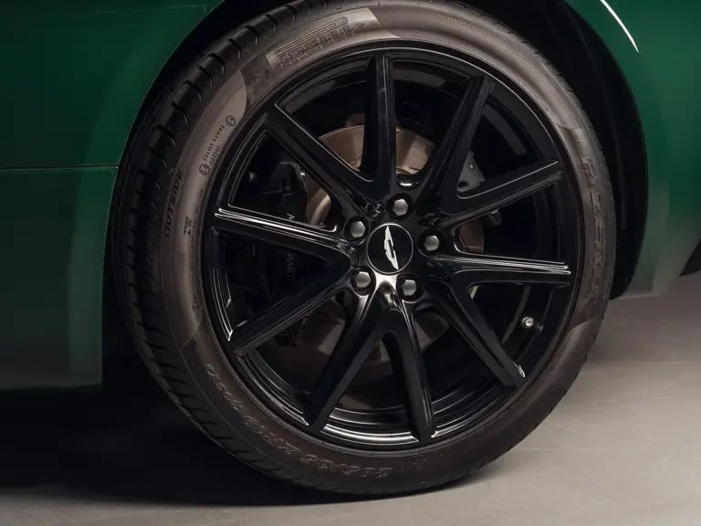 2014 Aston Martin Vantage - Image 25 of 29