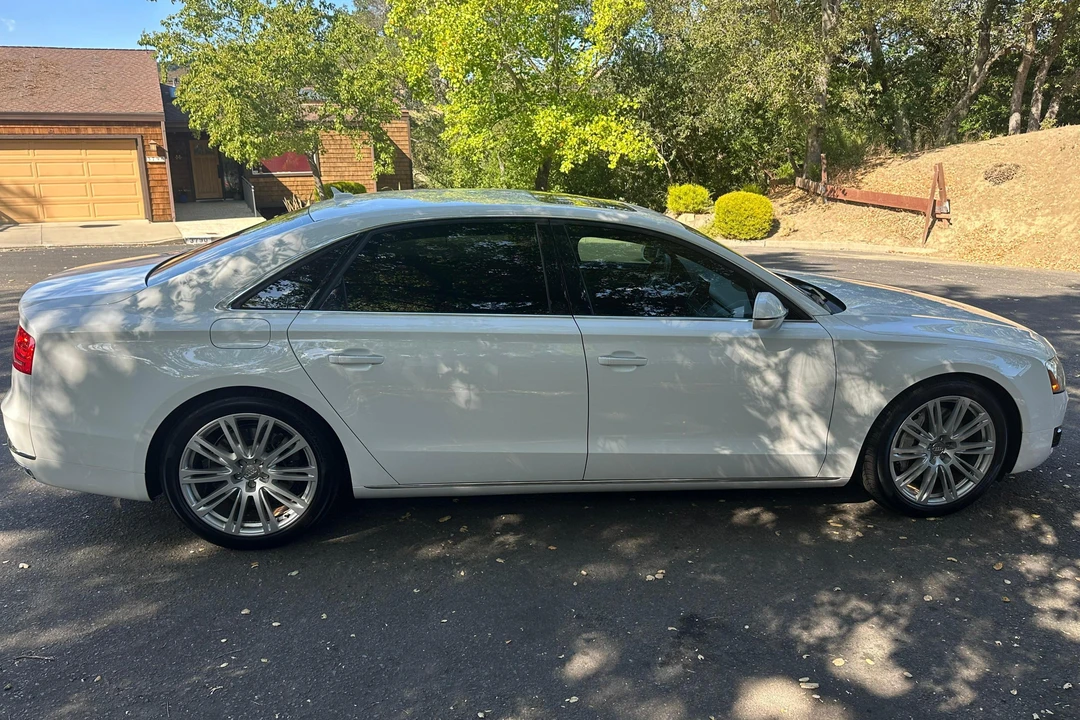 2014 Audi D4 A8 - Image 3 of 31