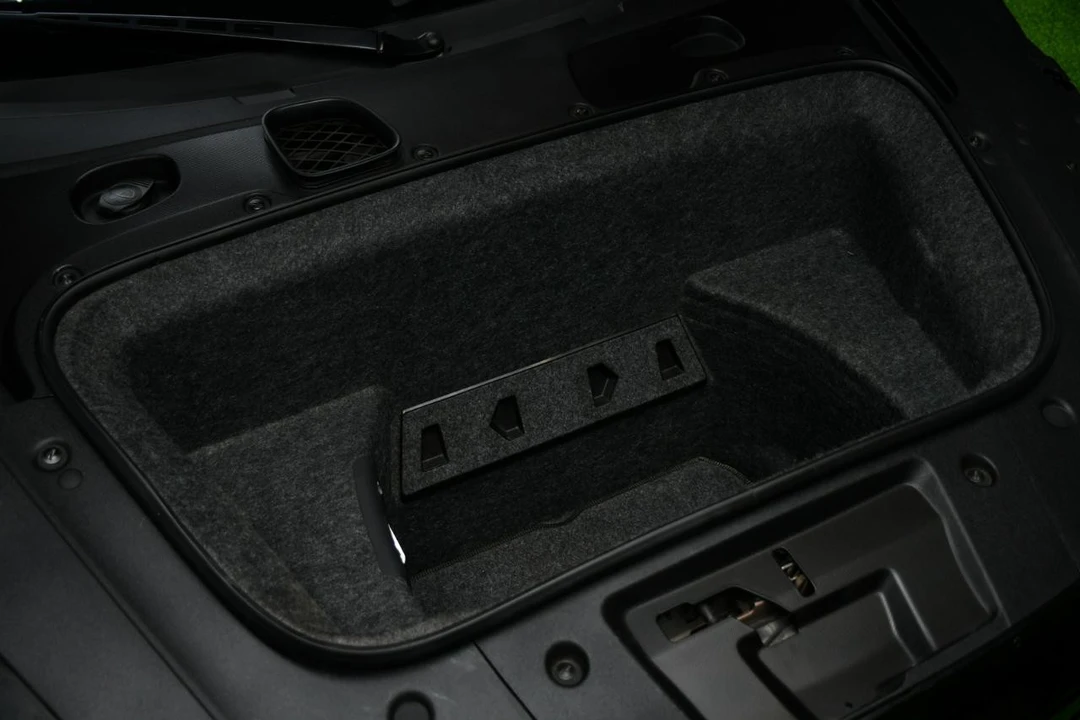 2014 Audi 42 R8 - Image 18 of 31