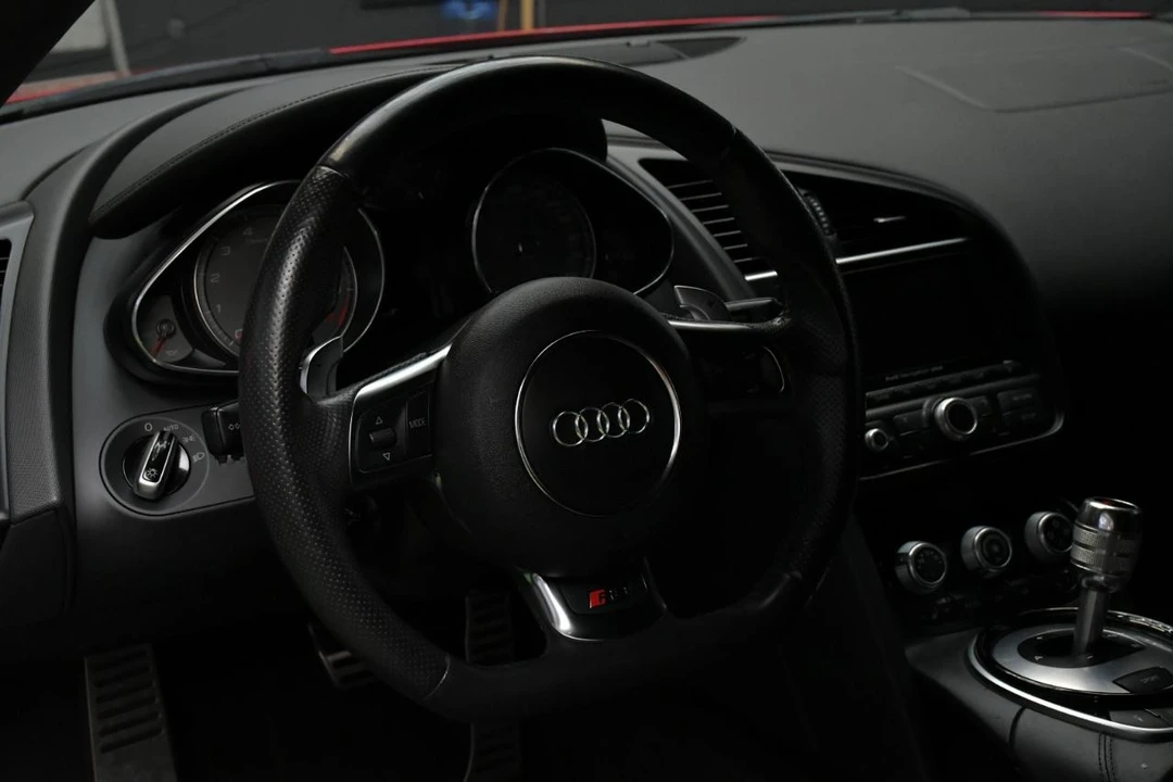 2014 Audi 42 R8 - Image 26 of 31