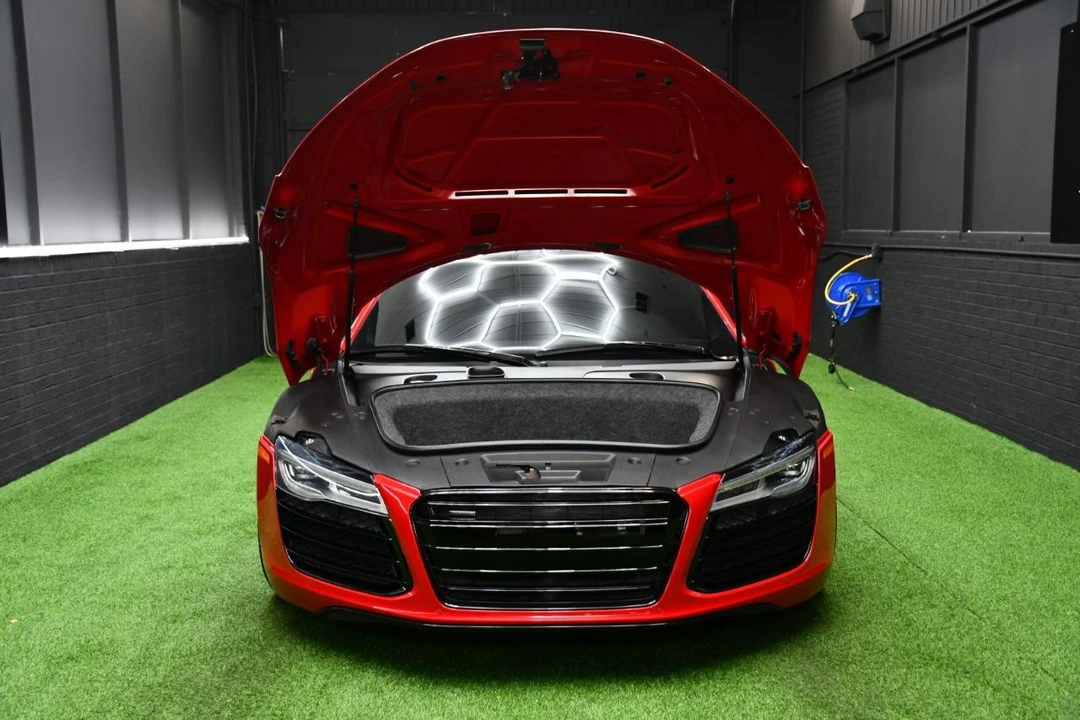 2014 Audi 42 R8 - Image 17 of 31