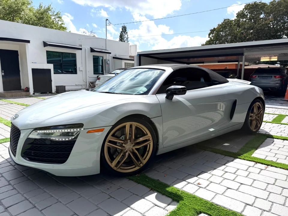 2014 Audi 42 R8 - Image 8 of 31