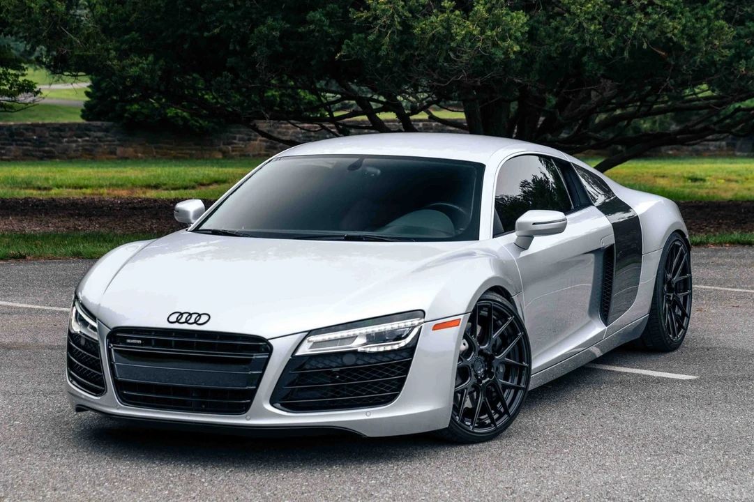 2014 Audi 42 R8 - Image 2 of 21