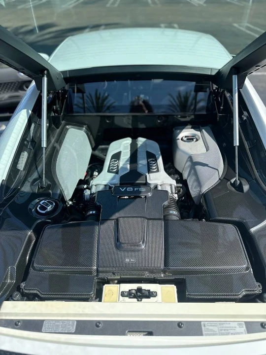2014 Audi 42 R8 - Image 8 of 24