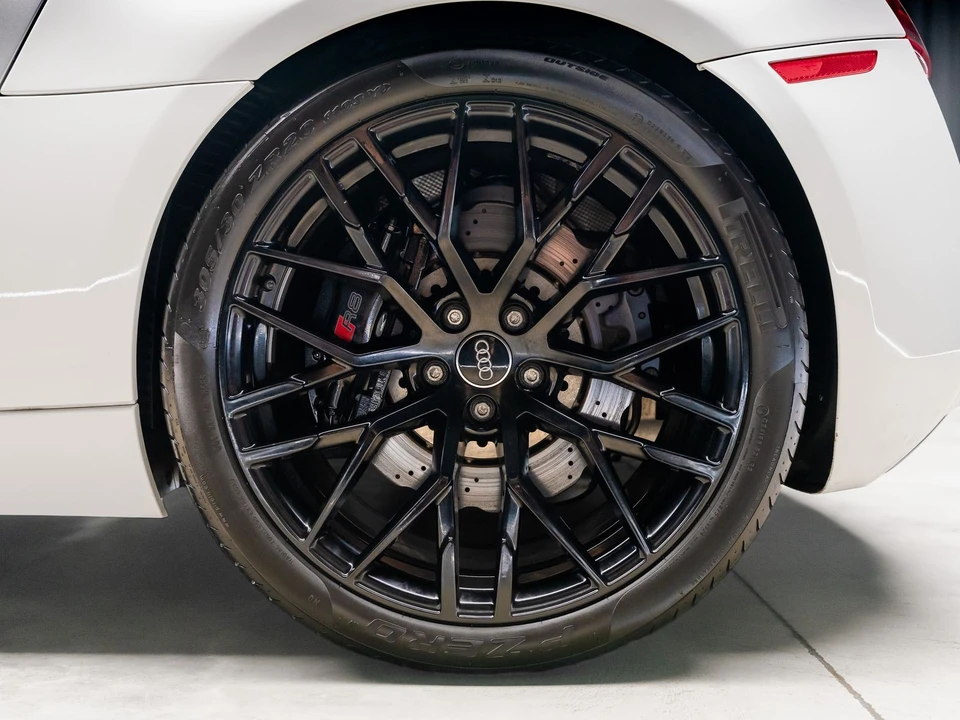 2014 Audi 42 R8 - Image 5 of 31