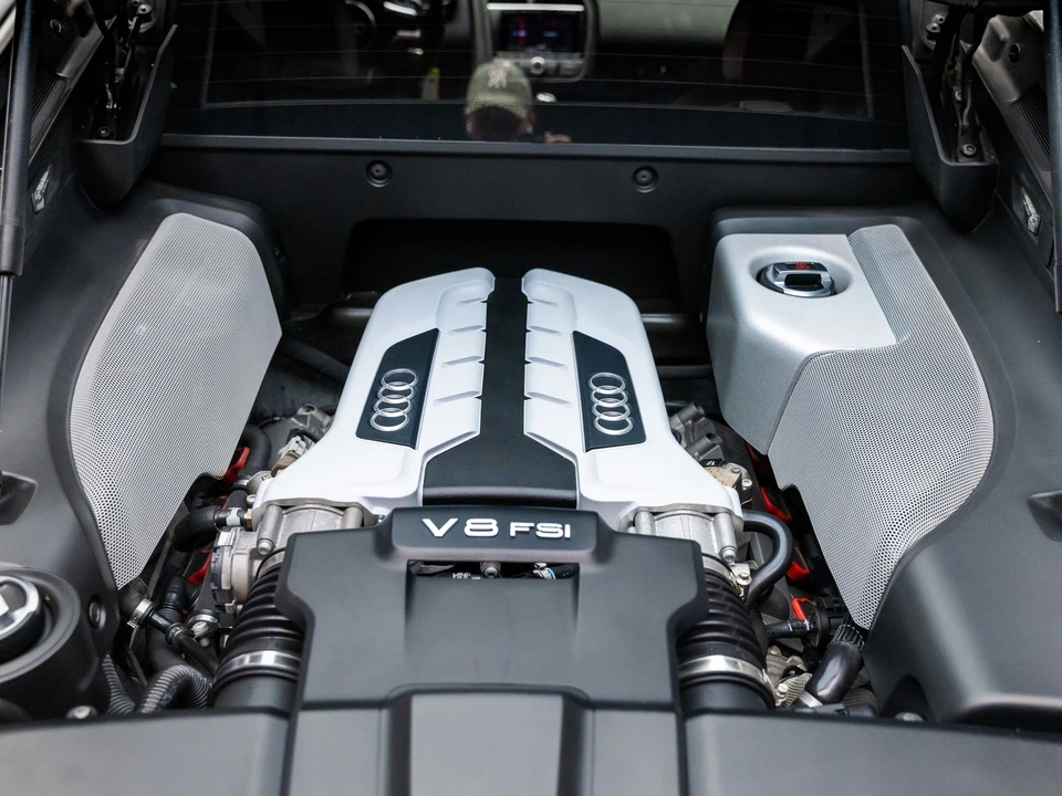 2014 Audi 42 R8 - Image 8 of 31