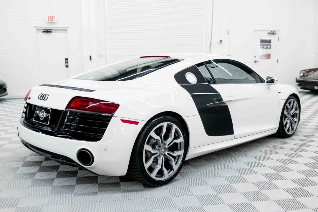 2014 Audi 42 R8 - Image 8 of 31