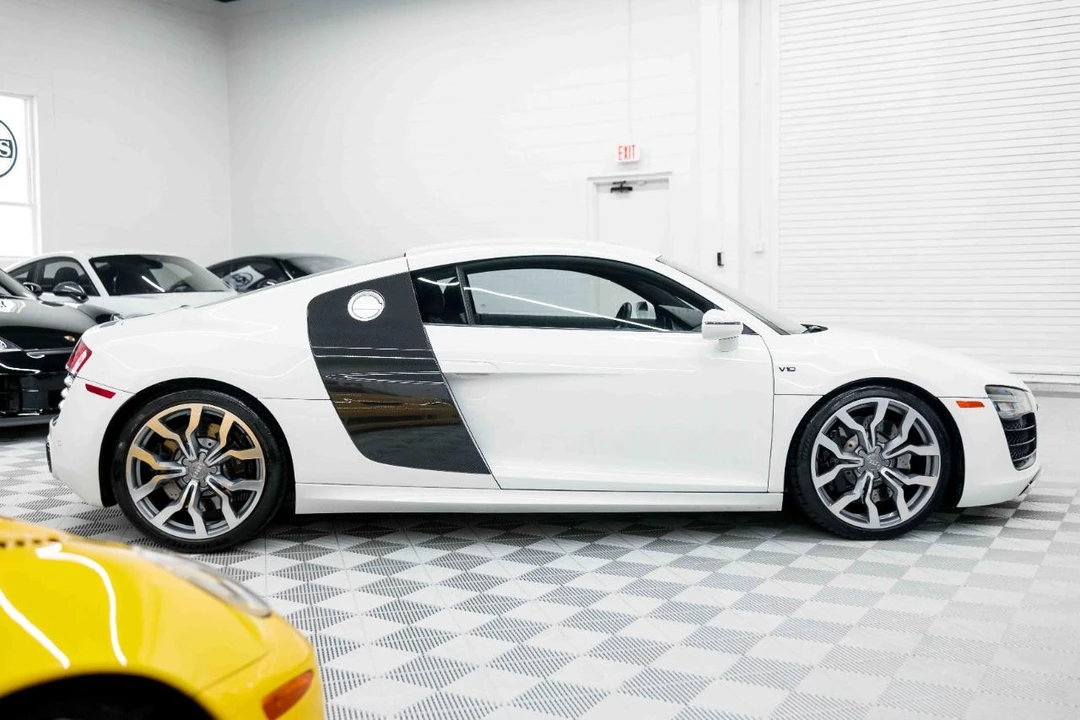 2014 Audi 42 R8 - Image 7 of 31