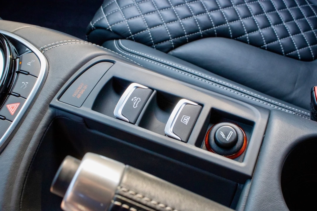 2014 Audi 42 R8 - Image 14 of 31