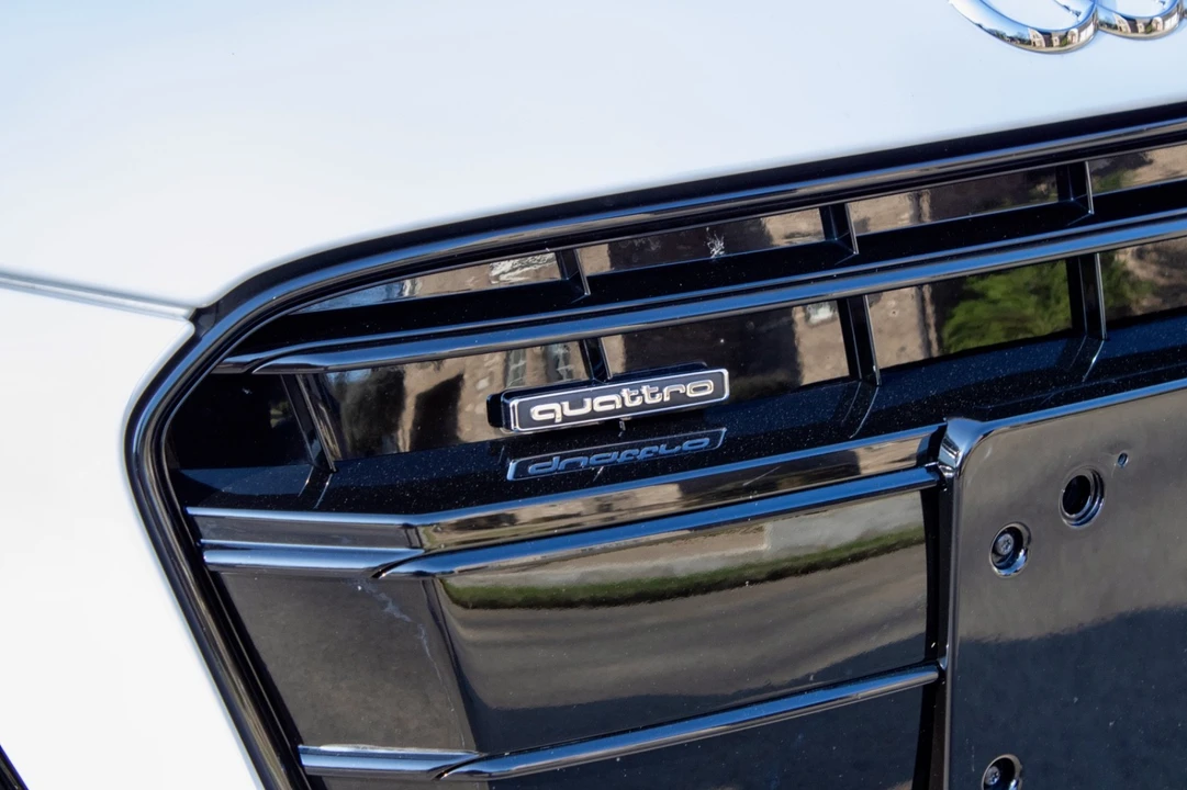 2014 Audi 42 R8 - Image 19 of 31