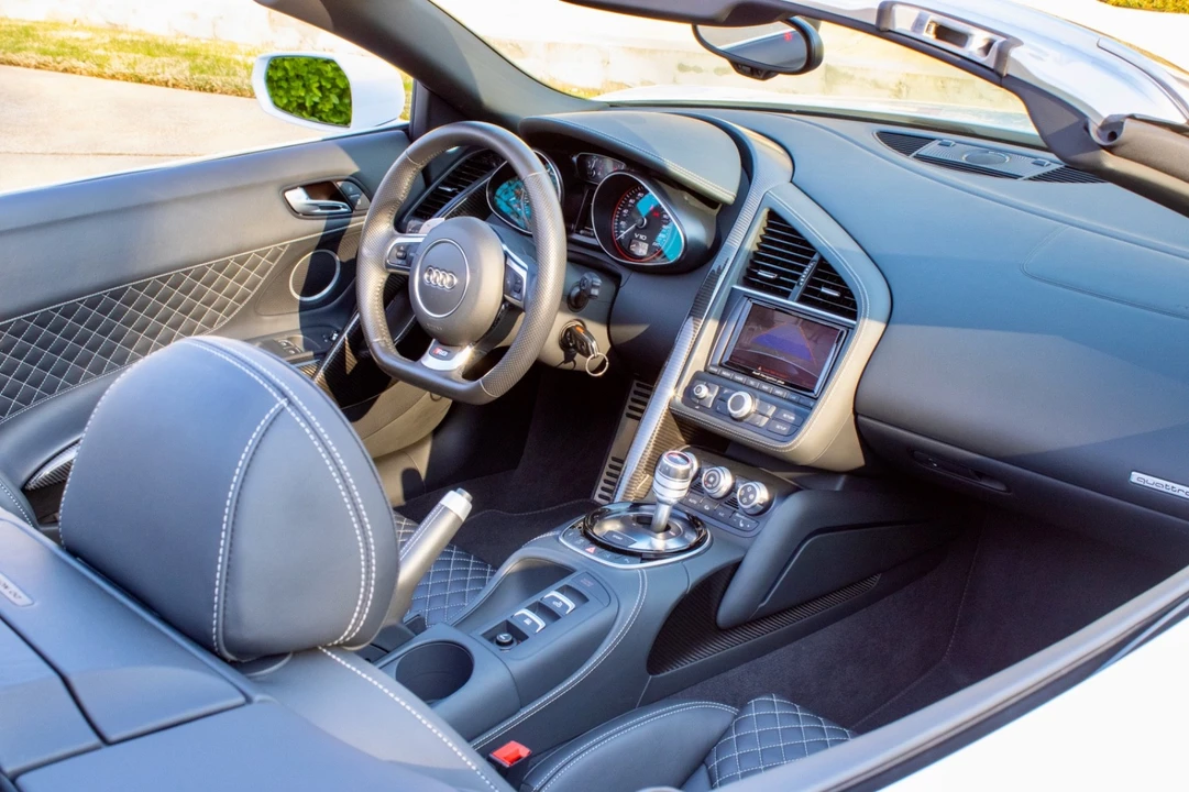2014 Audi 42 R8 - Image 8 of 31