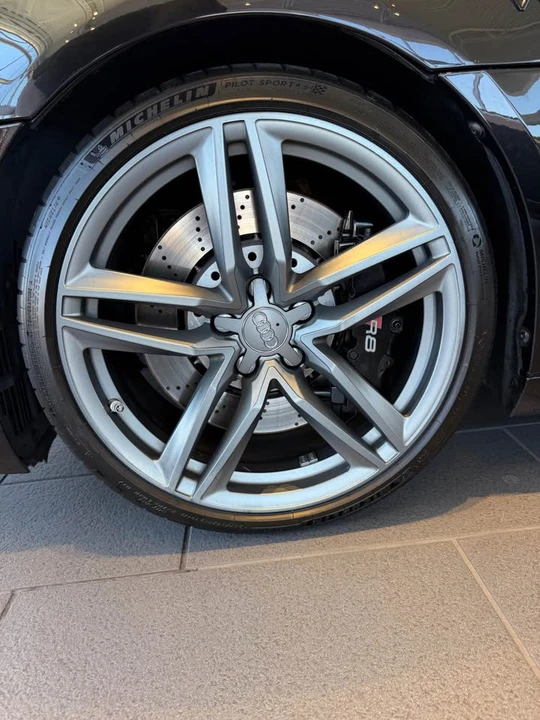 2014 Audi 42 R8 - Image 6 of 9