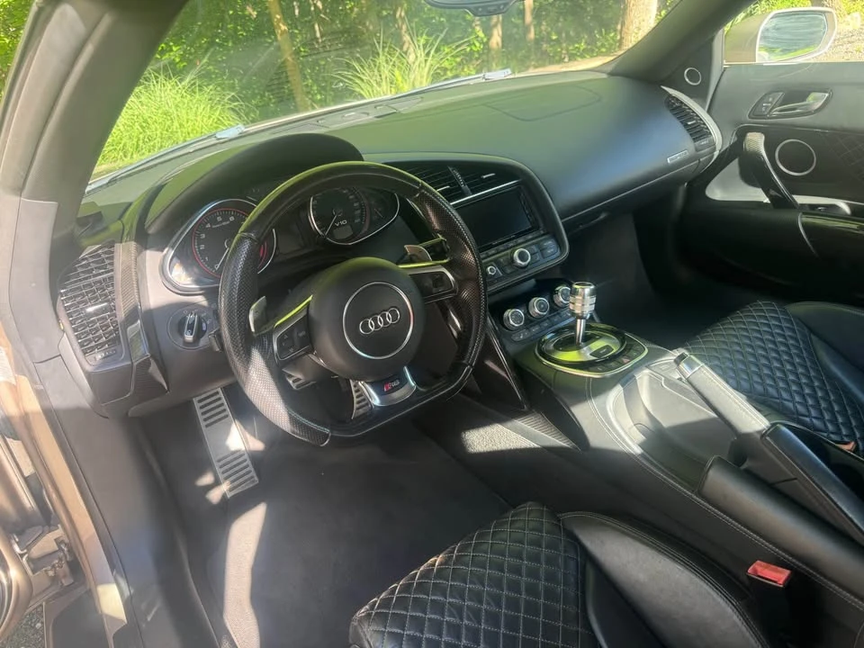 2014 Audi 42 R8 - Image 11 of 16