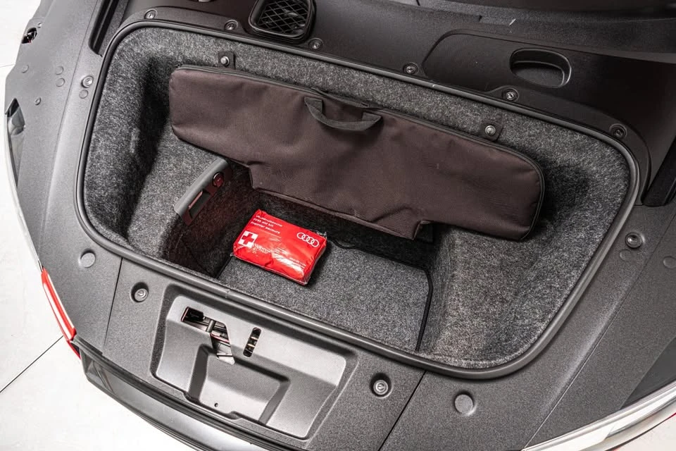 2014 Audi 42 R8 - Image 14 of 16