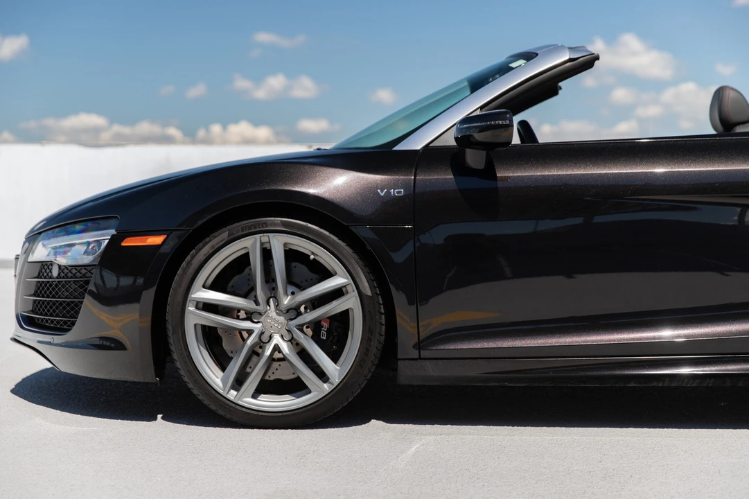 2014 Audi 42 R8 - Image 19 of 31
