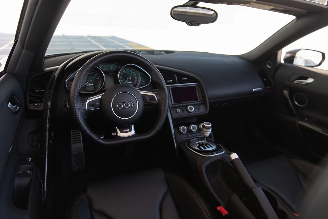 2014 Audi 42 R8 - Image 9 of 31