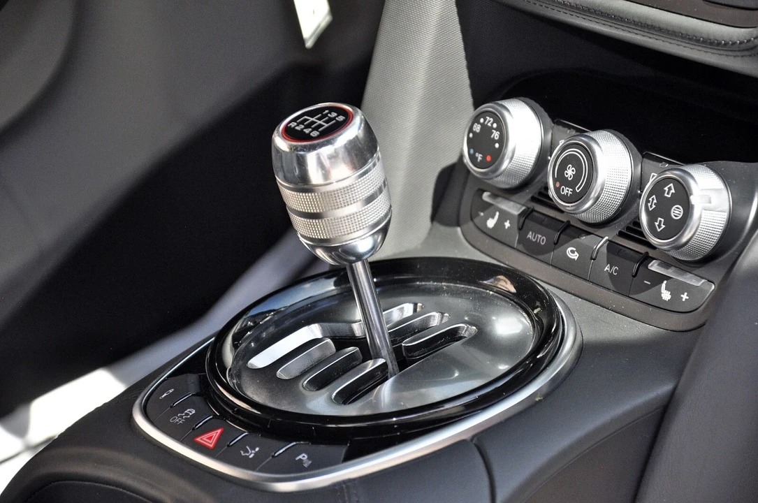 2014 Audi 42 R8 - Image 2 of 21
