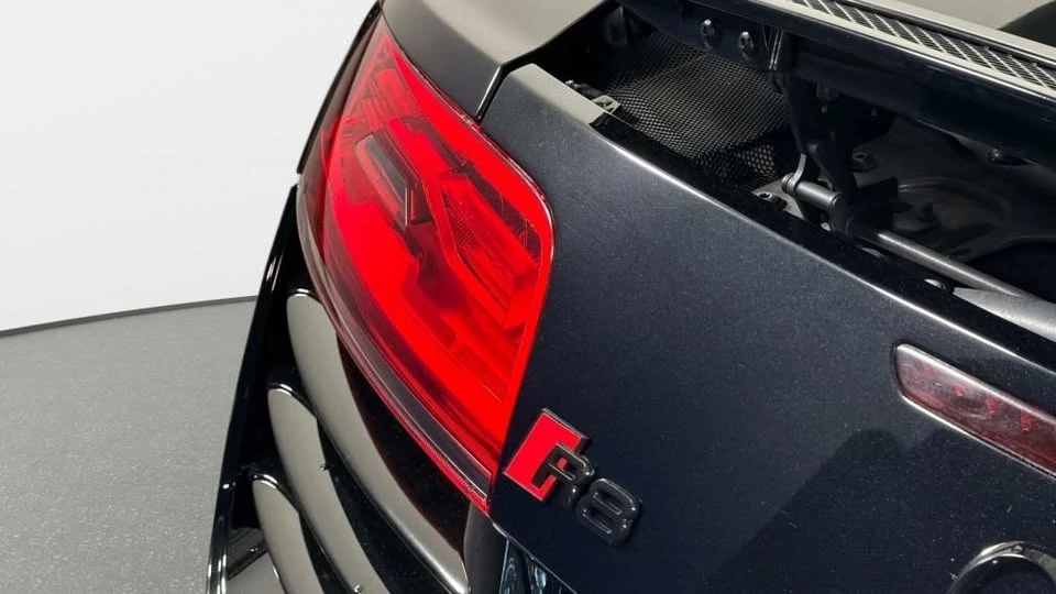 2014 Audi 42 R8 - Image 11 of 20