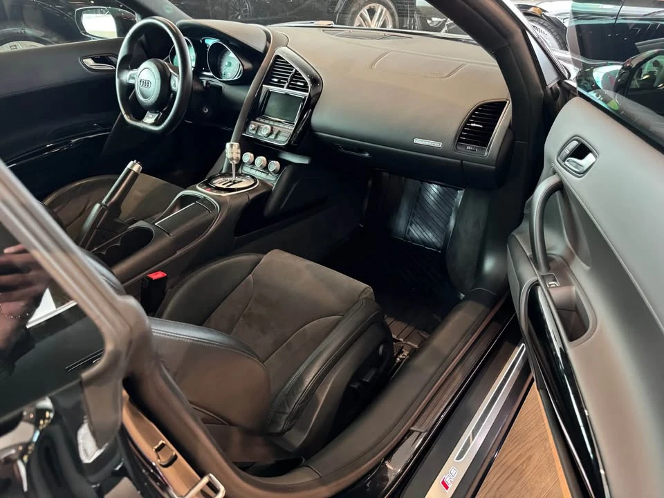 2014 Audi 42 R8 - Image 11 of 13